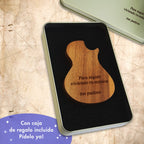 guitarra madera para púas con tu texto